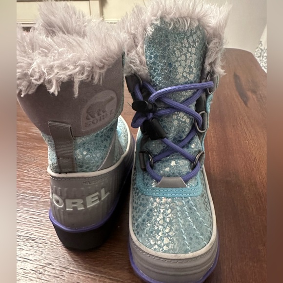 Sorel winter snow boots in perfect condition. Toddler size 9 - Picture 3 of 3